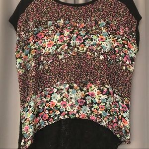Lace back! Flowy floral print top